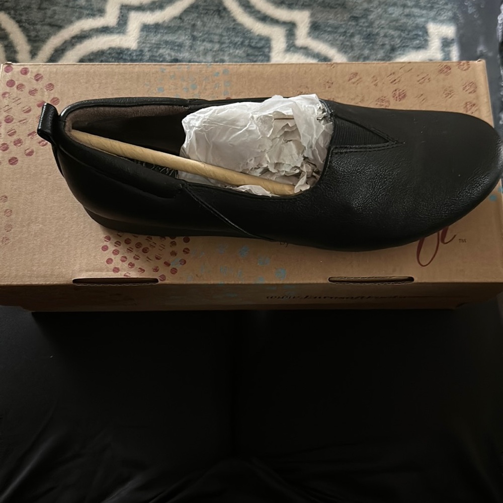 Geraldine black size 7.5 comfort causal shoe